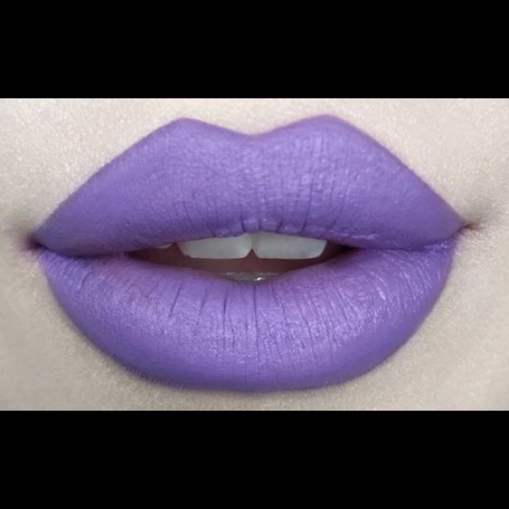 3/$25 🎀 Kat Von D Studded Kiss Lipstick COVEN